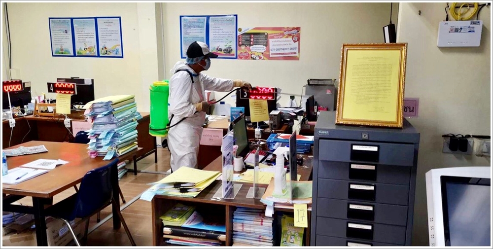﻿สำนักงานบังคับคดีจังหวัดสุราษฎร์ธานี สาขาไชยา ได้ดำเนินการฉีดพ่นน้ำยาฆ่าเชื้อโรคเพื่อป้องกันการแพร่ระบาดของโรคติดเชื้อไวรัสโคโรนา 2019 (COVID-19)